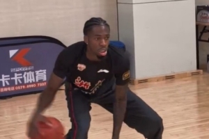 德甲常规赛得分王!浙江男篮晒新援兰道夫的训练视频 德甲常规赛得分王!浙江男篮晒新援兰道夫的训练视频