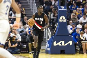 斯普利特：霍勒迪一切都做得很好 队里有他这样的球员很棒