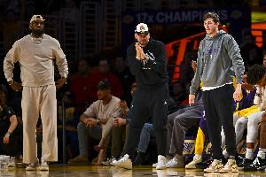 里夫斯：希望队友们都快点复出 卢卡快点 勒布朗也快点