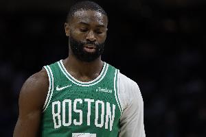 持续爆发！杰伦-布朗首节不到10分钟 8中7轰下16分&填满数据栏！