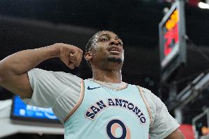 百发百中！凯尔登·约翰逊半场3投3中&罚球4中4得10分1板1断0失误